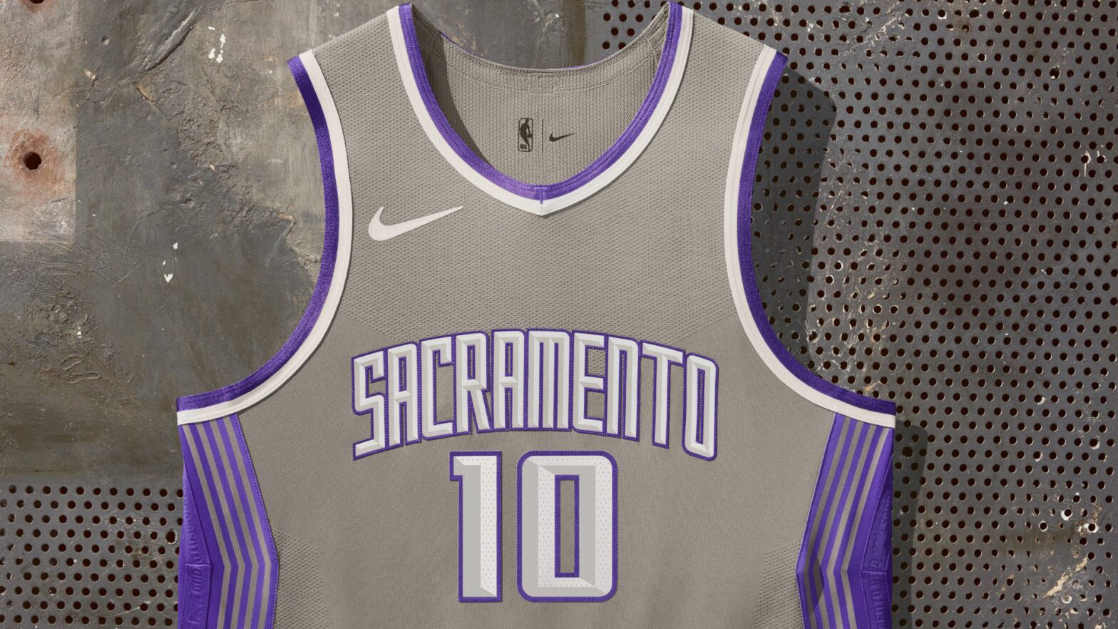 Matt Barnes - Sacramento Kings - Game-Worn Purple w/Golden 1