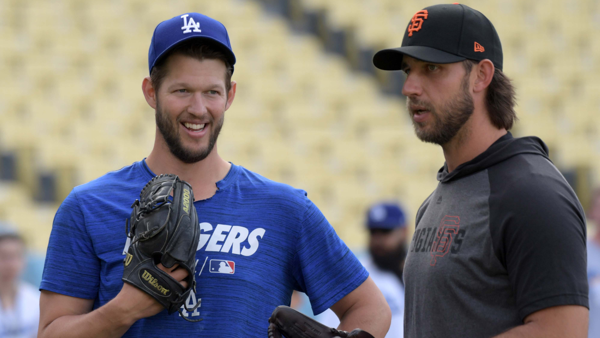 Giants' Bochy: Muncy 'poking the bear' with Bumgarner reference on T-shirt