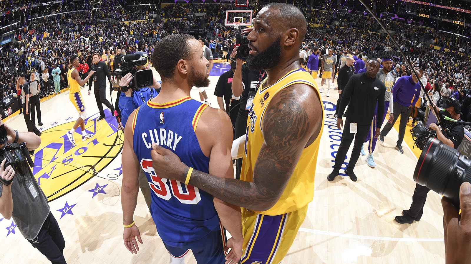 LeBron James scores 56 points, Lakers beat Warriors to end skid