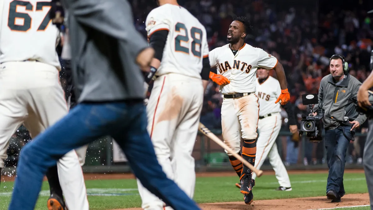 Giants moving Andrew McCutchen to right field