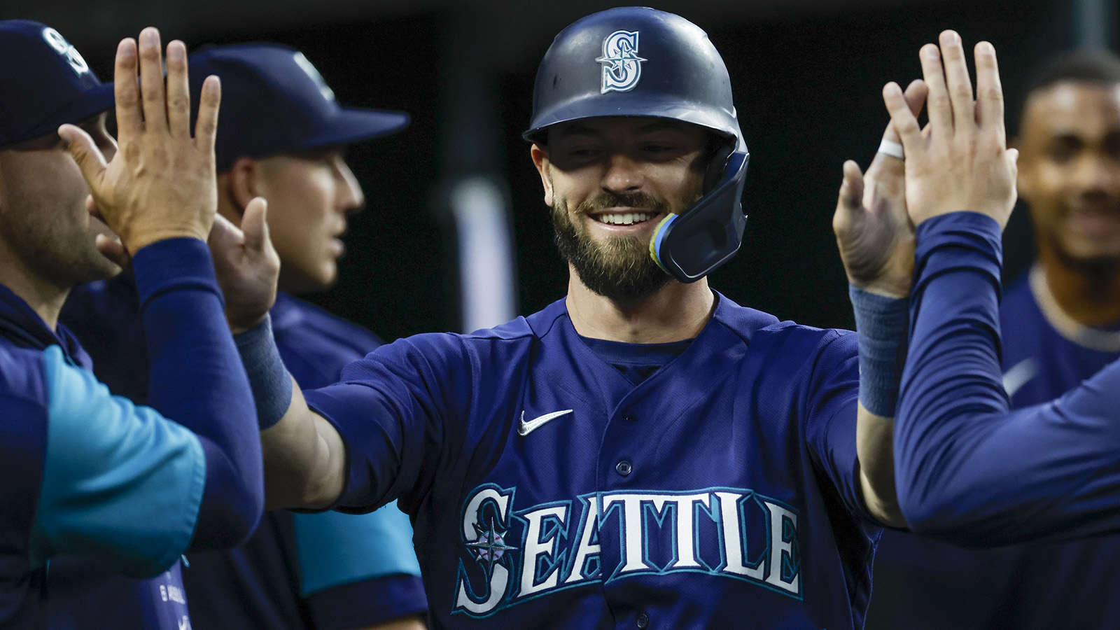 Mariners outfielder Mitch Haniger reportedly agrees to deal with Giants