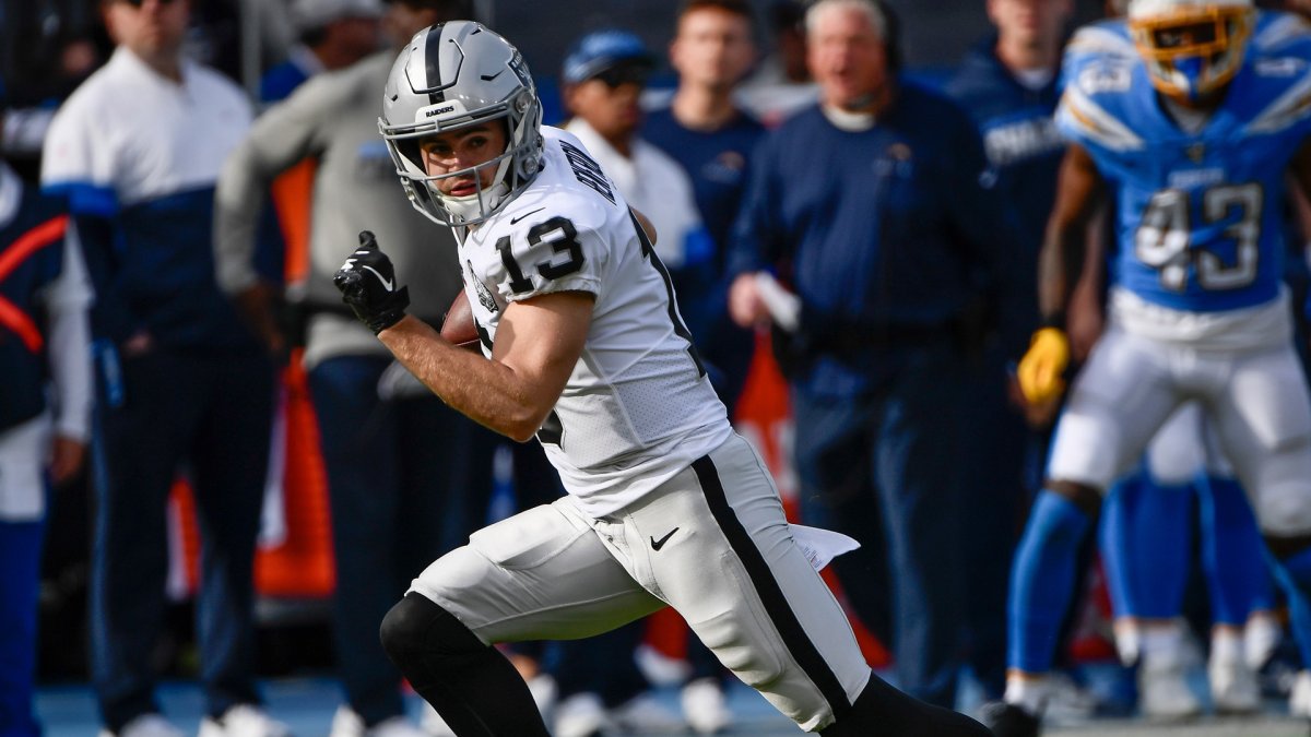 Raiders keep playoff hopes alive with victory over Chargers