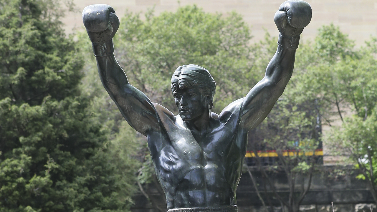 49ers fans in Philly disrespecting the Rocky statue Eagles by 100 