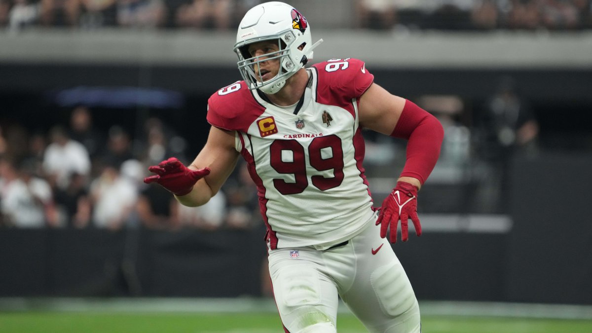 J.J. Watt Reveals That He Had His 'Heart Shocked' Due To Complications,  Plans On Playing vs Panthers - Daily Snark