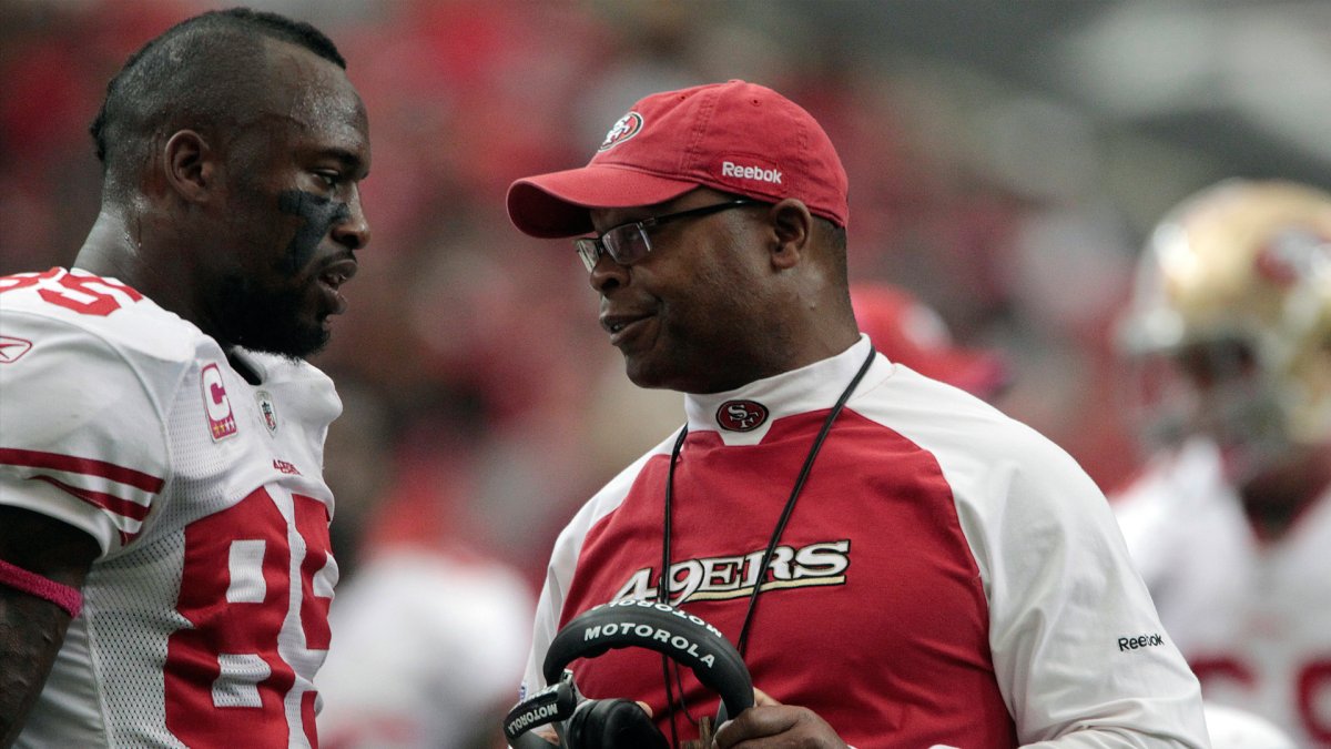 Mike Singletary gets a new head-coaching job, at a high school