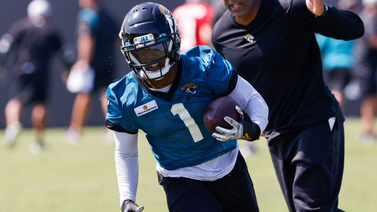 Jags' Etienne returns after foot injury derails rookie year