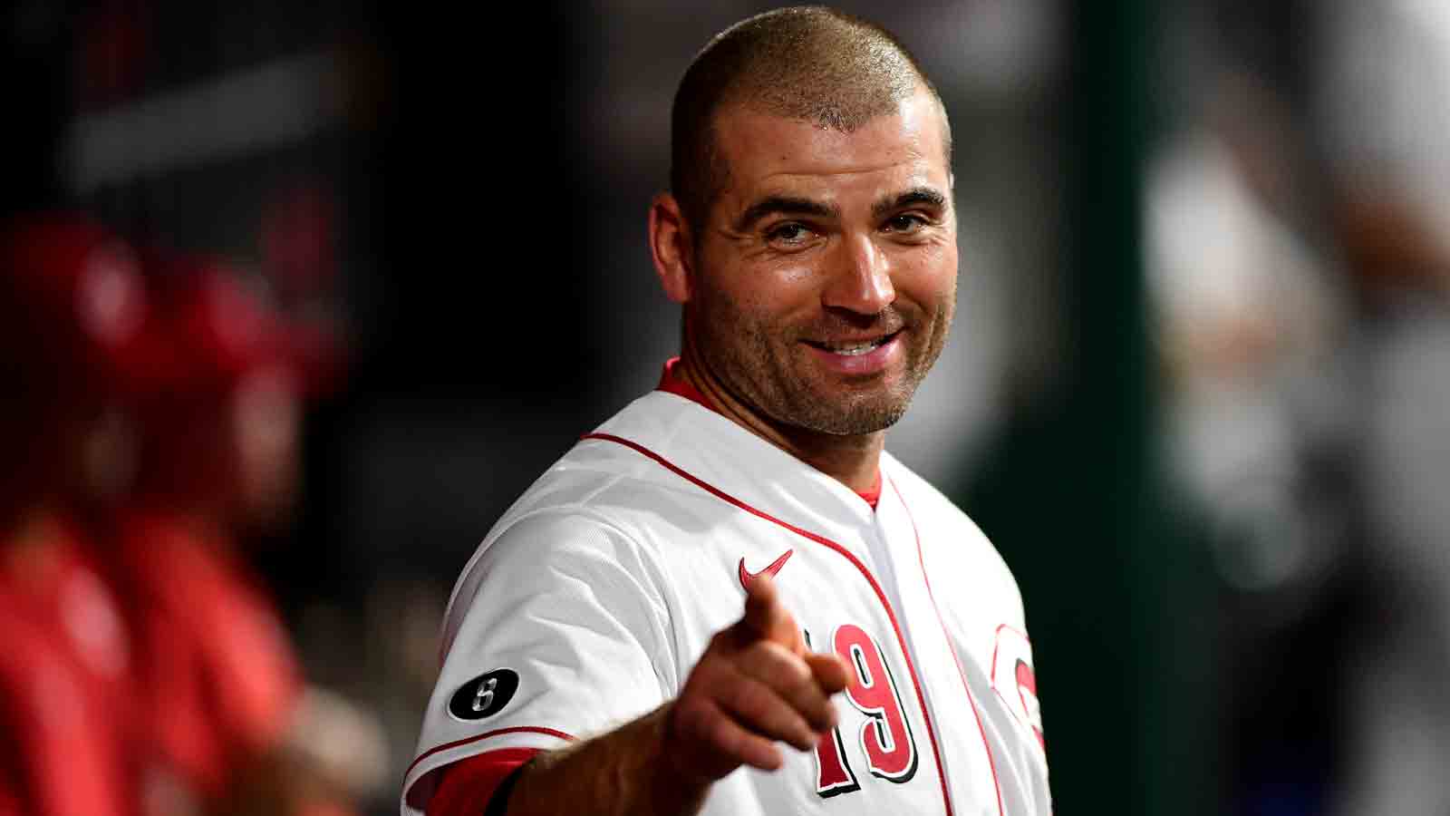 Joey Votto makes a TikTok with young fan, 06/13/2022