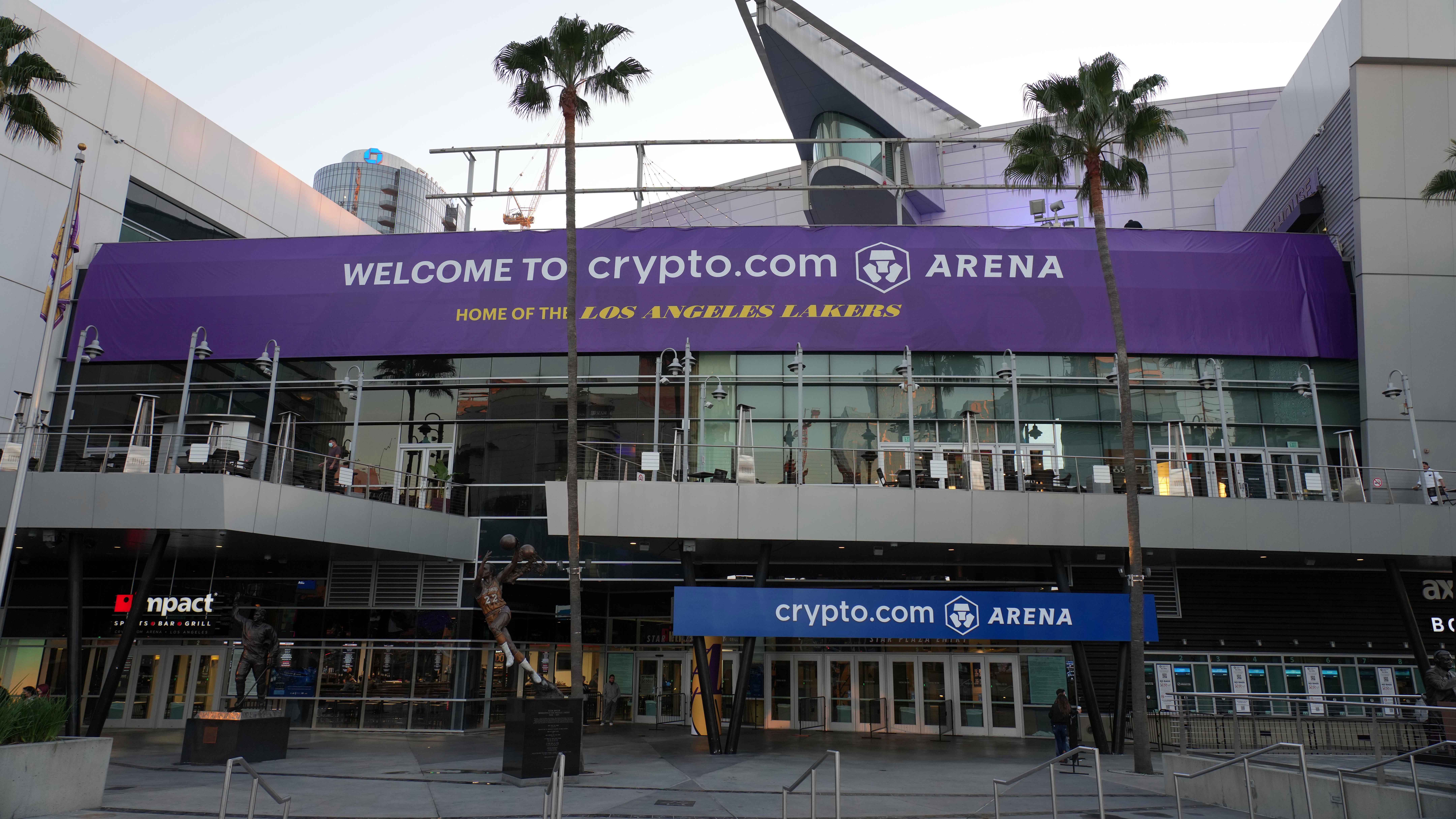 PHOTOS: Rams players visit Los Angeles Kings at Crypto.com Arena