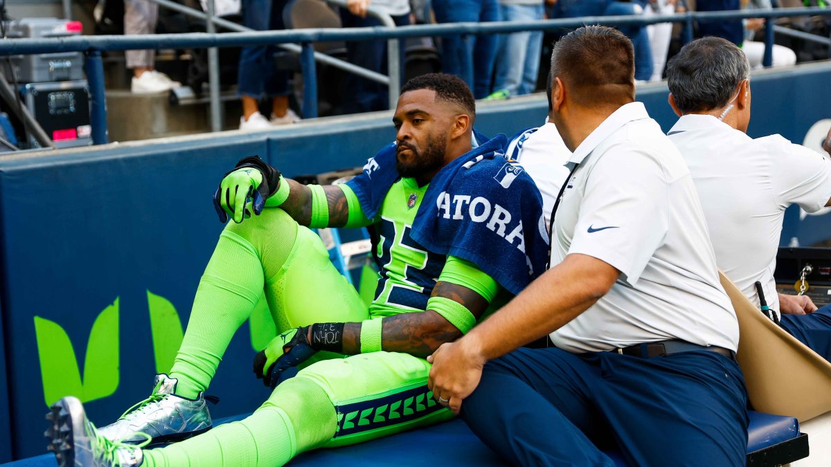 Seahawks' Jamal Adams leaves vs Broncos with knee injury
