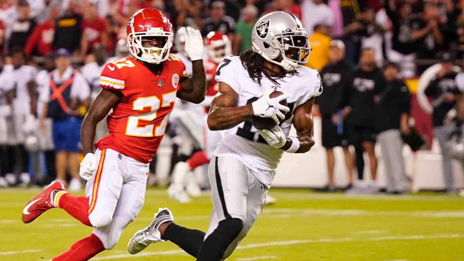 Raiders' Adams pushes photographer to ground after MNF loss