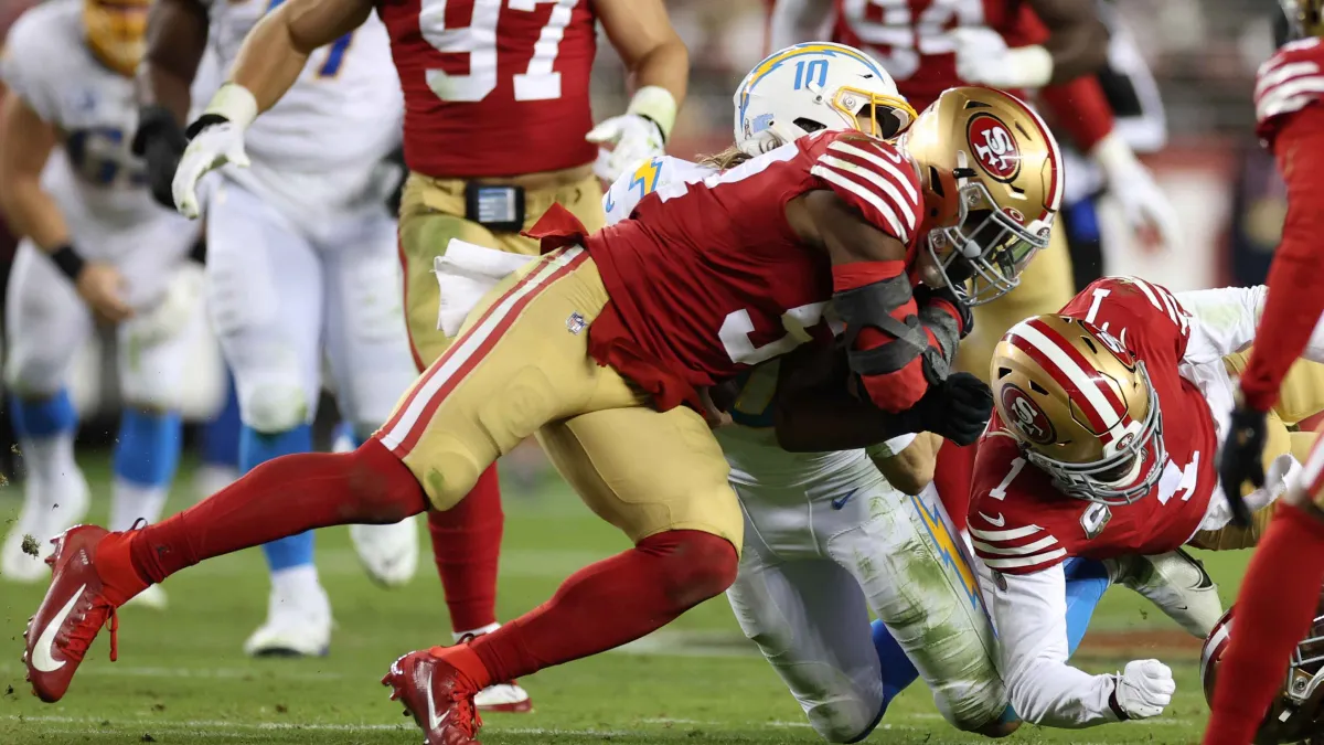 Dre Greenlaw gets questionable ejection in 49ers game vs. Chargers