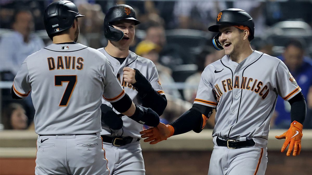 Giants weather costly error by Patrick Bailey, win 4-3 in Atlanta