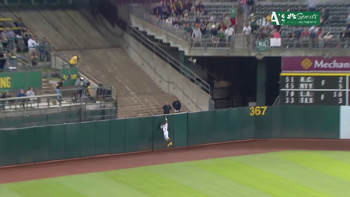 Tony Kemp's leaping catch, 08/22/2022