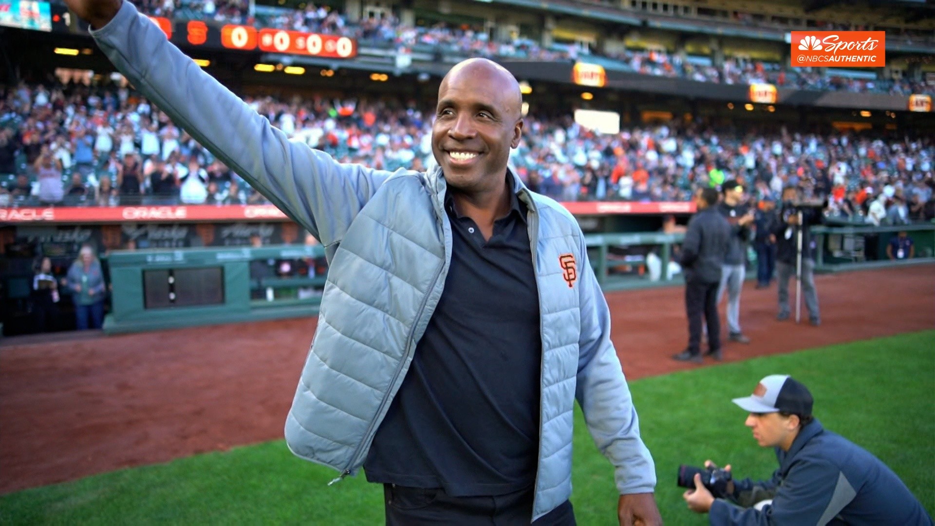 Giants fans send off three-time World Series champion with standing ovation  in final career game