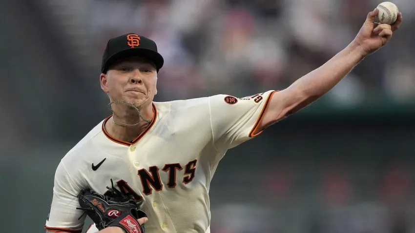 SAN FRANCISCO, CALIFORNIA – AUGUST 28: Kyle Harrison #45 of the San Francisco Giants pitches against the Cincinnati Reds in the top of the second inning at Oracle Park on August 28, 2023 in San Francisco, California. (Photo by Thearon W. Henderson/Getty Images)