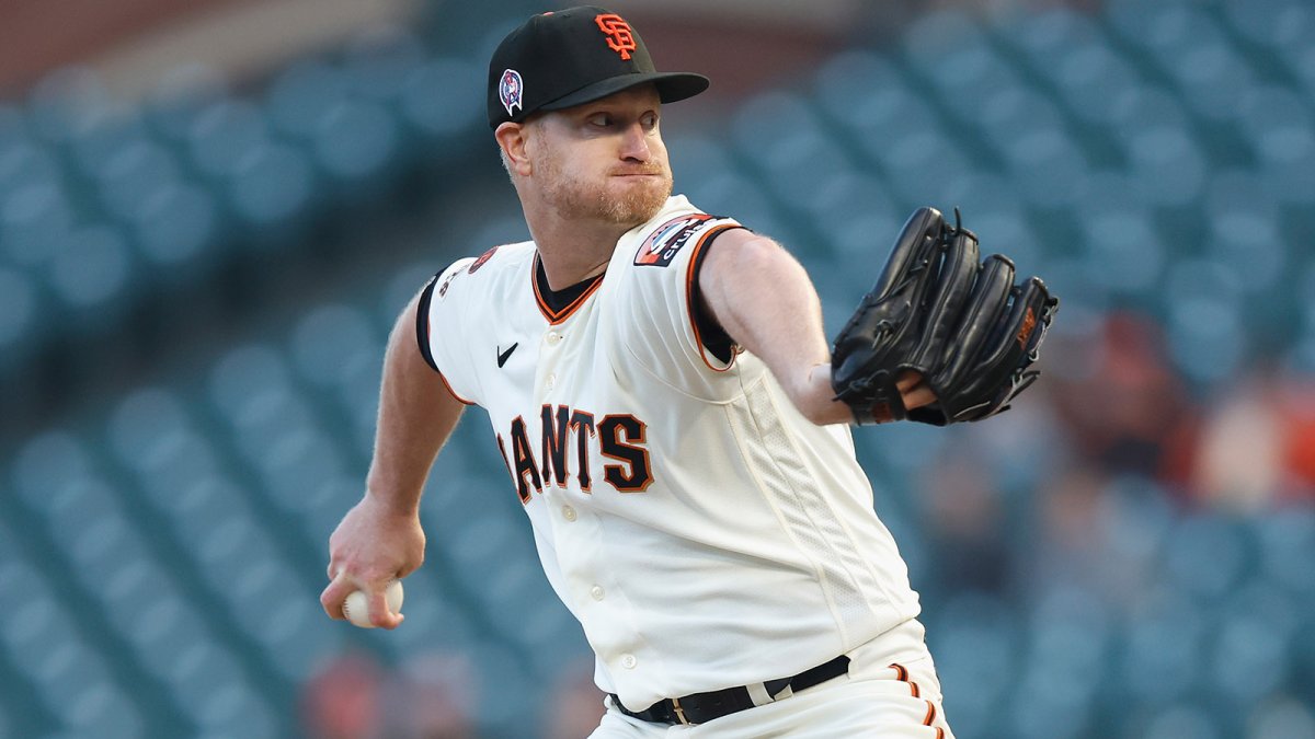 Giants trade right-hander Cobb to Guardians for prospect, PTBNL