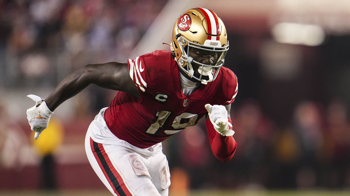 Ronnie Bell of the San Francisco 49ers runs with the ball of a News  Photo - Getty Images