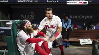 Phillies' fans go crazy for Red October bus tour ahead of Game 2