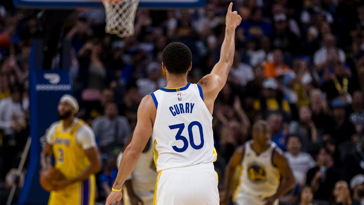 Stephen Curry is the frontrunner for the 2021-22 MVP award
