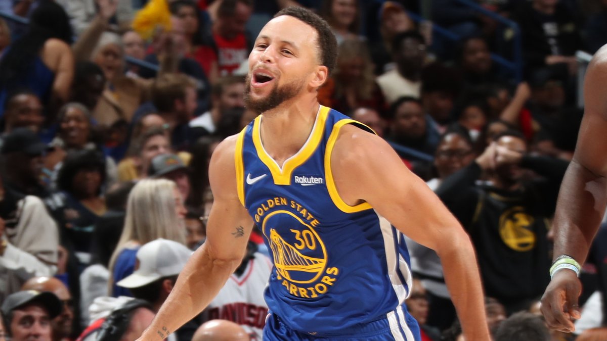 Curry's 42 Points Lead Warriors Past Pelicans