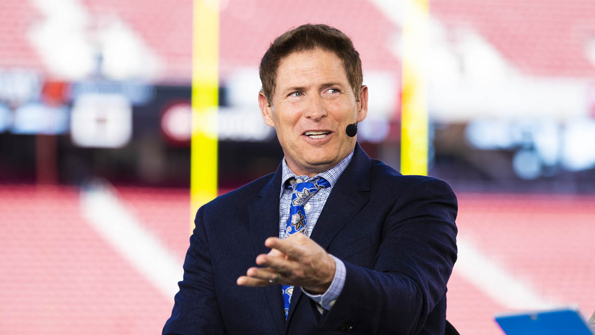 Image Gallery of NFL Quarterback Steve Young