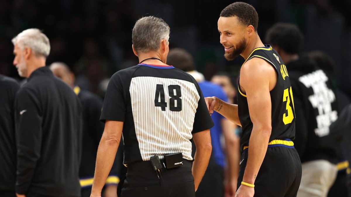 Wat Steph Curry tegen NBA-scheidsrechter Scott Foster zei nadat Chris Paul uit het veld werd gestuurd – NBC Sports Bay Area en Californië
