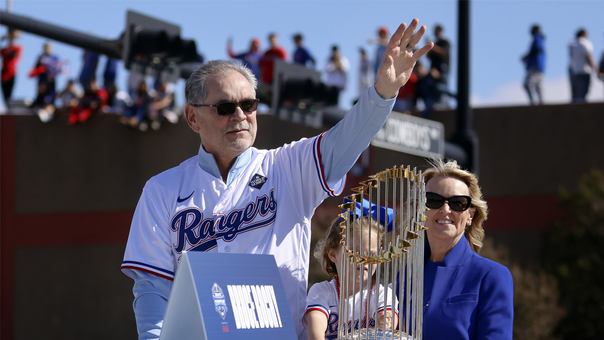 Bruce Bochy ‘overwhelmed’ by Giants love after Rangers’ World Series ...