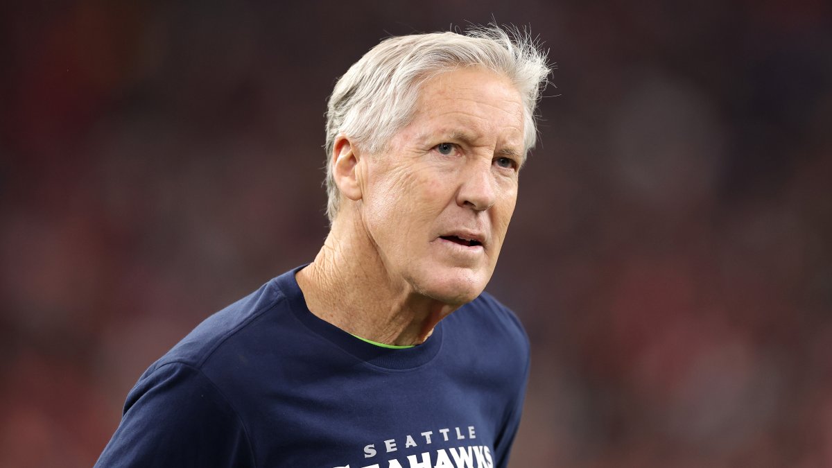 Seahawks fire Pete Carroll as coach after 14 seasons, keep him as ...