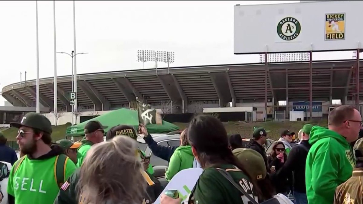 Athletics fans protest outside Oakland Coliseum on MLB Opening Day ...