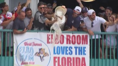 Panthers celebrate with fans, take Stanley Cup into ocean