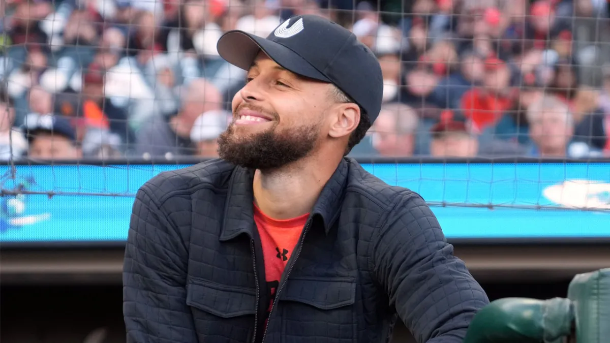 Watch Steph, Canon adorably steal show at Giants-Yankees game