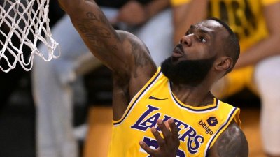 Reports: LeBron James staying with Lakers