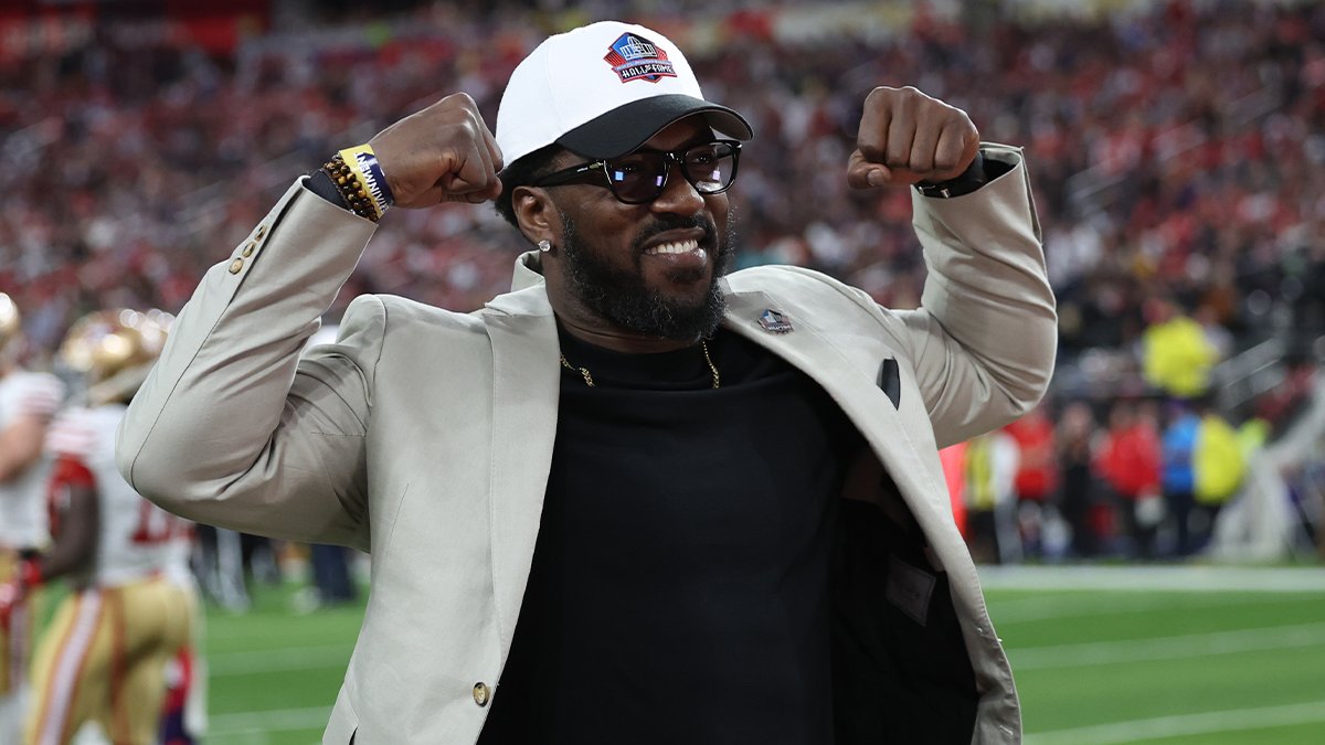 Watch 49ers icon Patrick Willis’ first look at Hall of Fame gold jacket
