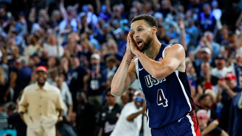 Steph Curry does the goodnight celebration vs. France