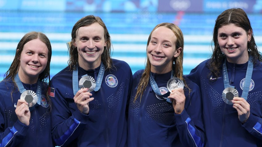 HIGHLIGHTS: Ledecky picks up another medal, US women take home silver in swimming 4x200m free relay