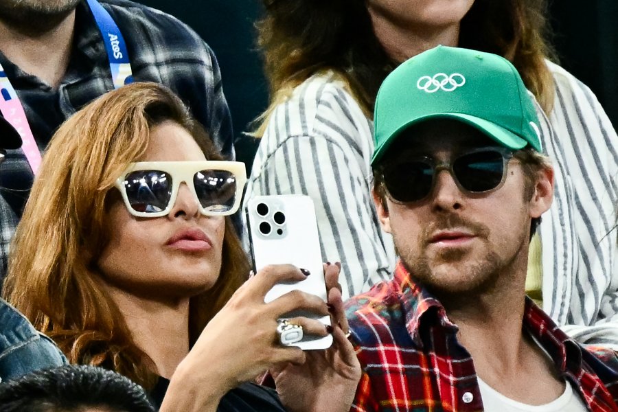 US actress Eva Mendes (left) and her partner Canadian actor Ryan Gosling (right)