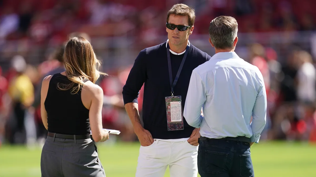 Shanahan enjoys meeting with ‘GOAT' Brady before 49ers-Saints game