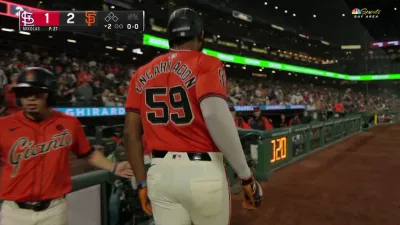 Encarnación crushes two-run shot to give Giants' early lead