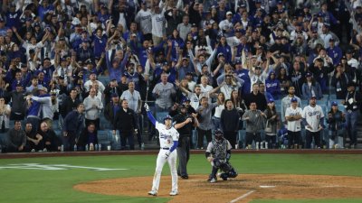 Dodgers teammates react to Freddie Freeman's epic walk-off grand slam in Game 1