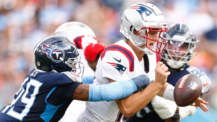 Arden Key forces a fumble against Drake Maye