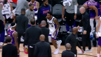 Monk ruled out for rest of Kings-Suns game after rolling ankle