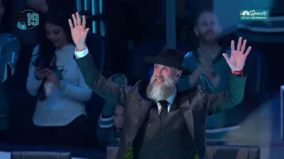 Watch Jumbo's epic entrance at Sharks jersey retirement ceremony