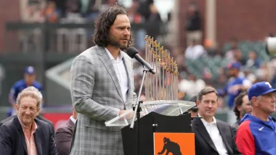 SAN FRANCISCO, CALIFORNIA – APRIL 26: Former San Francisco Giants Brandon Crawford speaks to the fan on “Brandon Crawford” day prior to the start of the game against the Texas Rangers at Oracle Park on April 26, 2025 in San Francisco, California. The Giants was honoring Crawford for his career with the team (Photo by Thearon W. Henderson/Getty Images)
