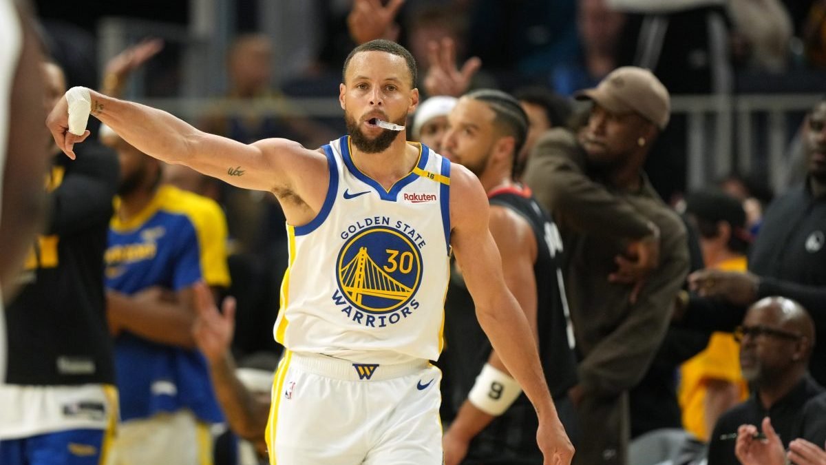 Behind ‘Batman&#39; Steph, Warriors prevail without his ‘Robin&#39; in Game 3