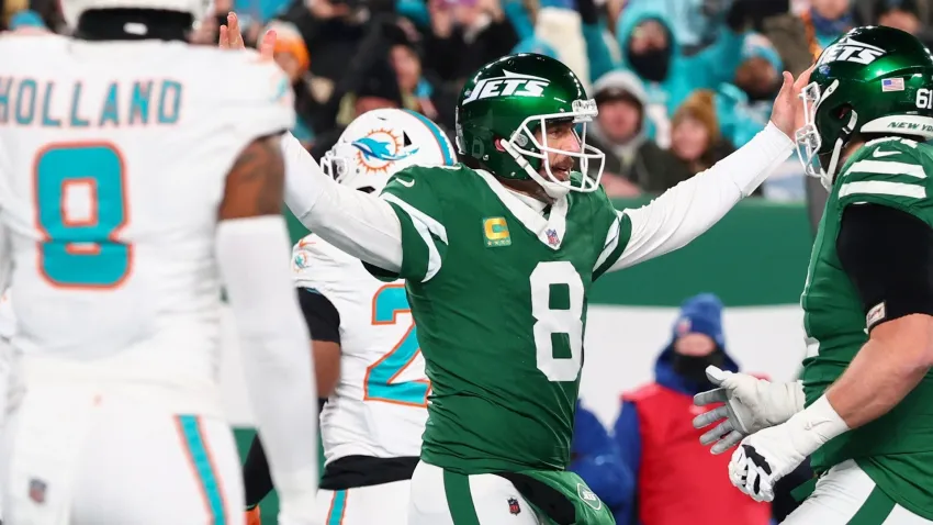 Quarterback Aaron Rodgers intends to sign with the Pittsburgh Steelers, according to multiple reports