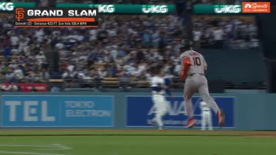 Schmitt clears the bases vs. Dodgers with grand slam in third