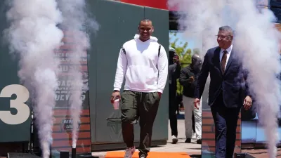 SAN FRANCISCO, CA – JUNE 17: Rafael Devers #16 of the San Francisco Giants arrives at Oracle Park prior to the game between the Cleveland Guardians and the San Francisco Giants on Tuesday, June 17, 2025 in San Francisco, California. (Photo by Bryan Kennedy/MLB Photos via Getty Images)