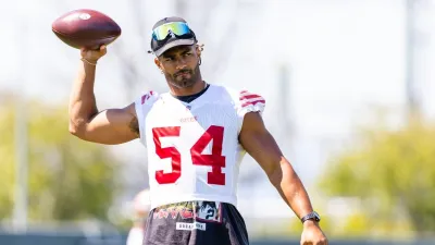 SANTA CLARA, CA – JUNE 10: San Francisco 49ers linebacker Fred Warner (54) throws a ball during San Francisco 49ers minicamp on June 10, 2025 at SAP Performance Facility in Santa Clara, CA. (Photo by Matthew Huang/Icon Sportswire via Getty Images)