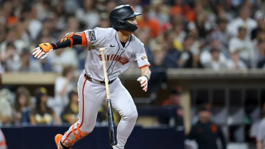 SAN DIEGO, CALIFORNIA – AUGUST 19: Jung Hoo Lee #51 of the San Francisco Giants connects for a double during the fifth inning of a game against the San Diego Padres at Petco Park on August 19, 2025 in San Diego, California. (Photo by Sean M. Haffey/Getty Images)