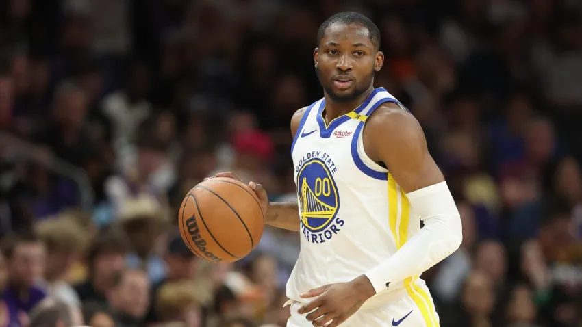 PHOENIX, ARIZONA – APRIL 08: Jonathan Kuminga #00 of the Golden State Warriors handles the ball during the NBA game at PHX Arena on April 08, 2025 in Phoenix, Arizona.  NOTE TO USER: User expressly acknowledges and agrees that, by downloading and or using this photograph, User is consenting to the terms and conditions of the Getty Images License Agreement.  (Photo by Christian Petersen/Getty Images)